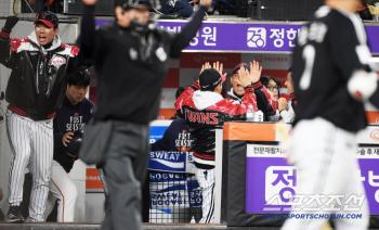  Director Yeom Kyung-yeop is here