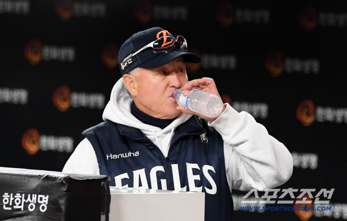  Hanwha manager Kim Kyung-moon is thirsty for a win