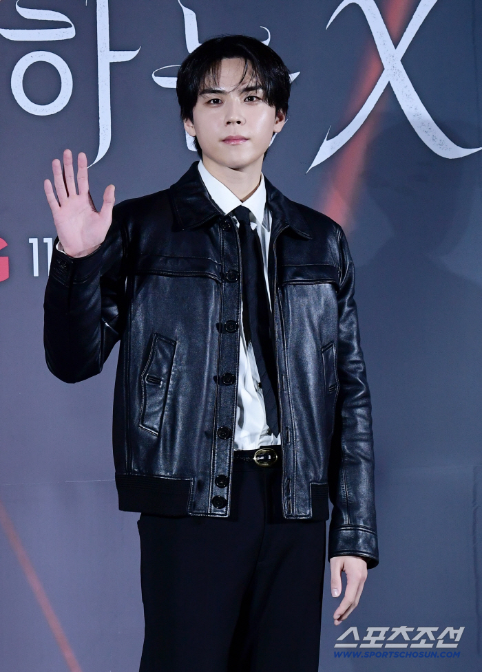  KIM DO HUN's handsome eyes