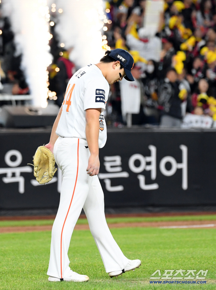  Kim Seo-hyun blamed himself for allowing a two-run shot in the 9th inning