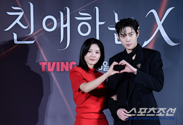  Kim Yoojung and Kim Youngdae. Do we look good together?