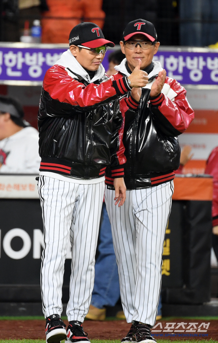  LG manager Yeom Kyung-yeop, thumbs up