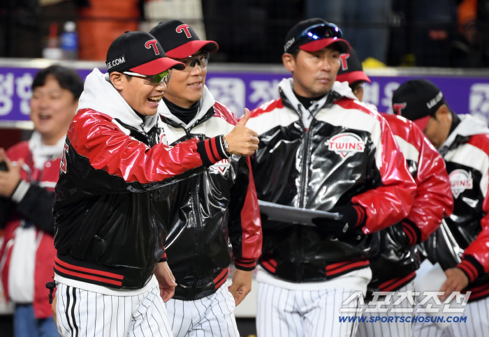  LG manager Yeom Kyung-yeop, thumbs up to our players