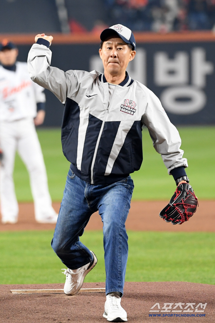  Nam Hee-seok, the first pitchman for the 1999 Korean Series, hopes to win the Hanwha Eagles