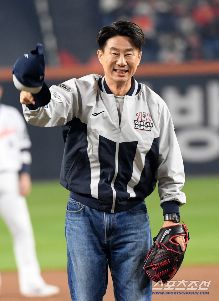  Nam Hee-seok, the first pitchman for the 1999 Korean Series, hopes to win the Hanwha Eagles