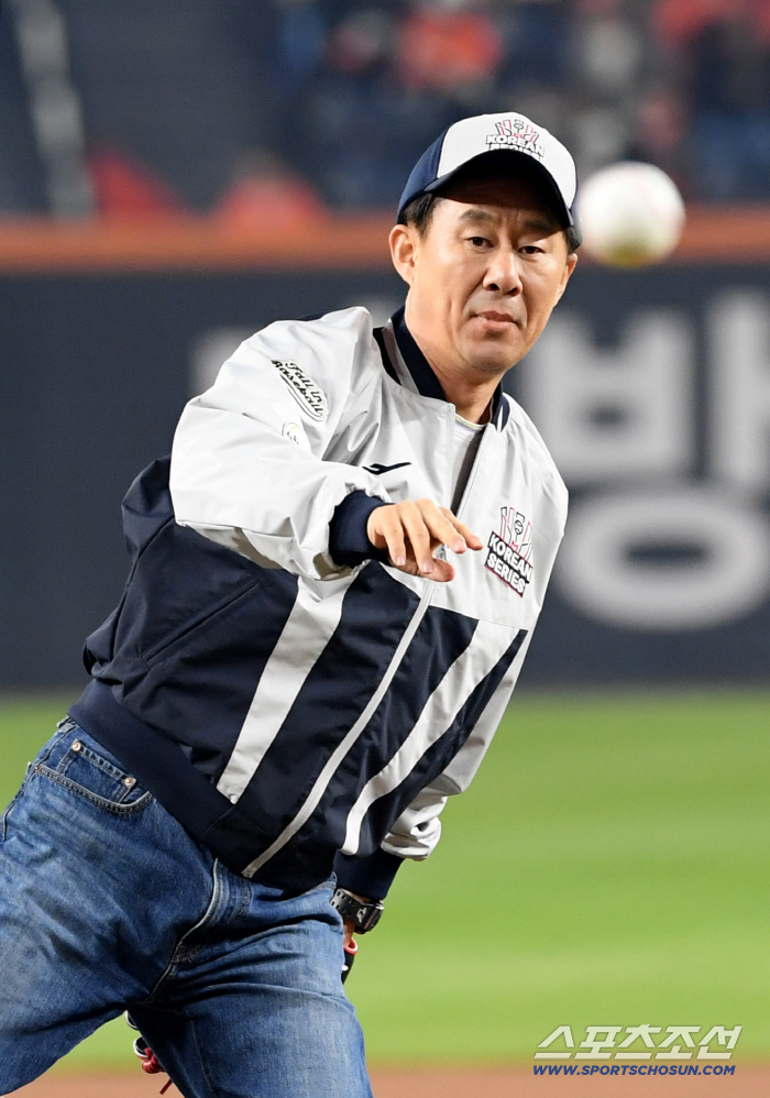  Nam Hee-seok, the first pitchman for the 1999 Korean Series, hopes to win the Hanwha Eagles