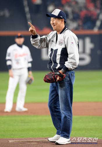  Nam Hee-seok, the first pitchman for the 1999 Korean Series, hopes to win the Hanwha Eagles
