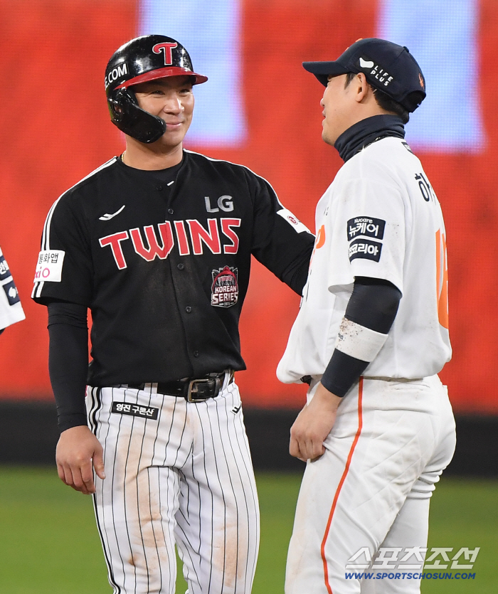 Oh Jihwan consoling Ha Joo-seok