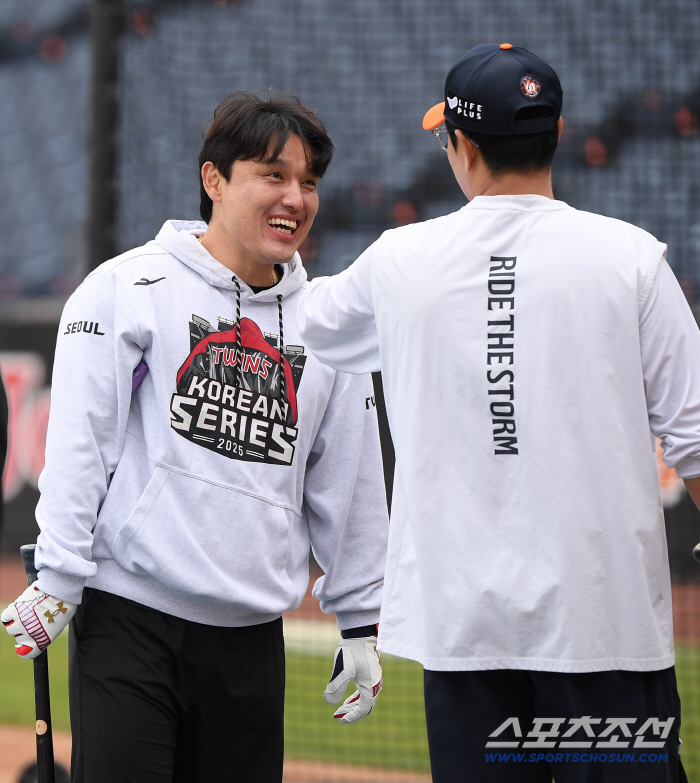  Park Dong Won and Chae Eun Sung, say hello