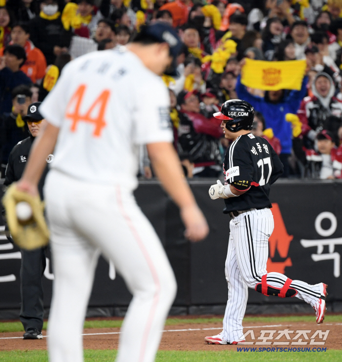  Park Dong-won and Kim Seo-hyun, two-run shot in the 9th inning