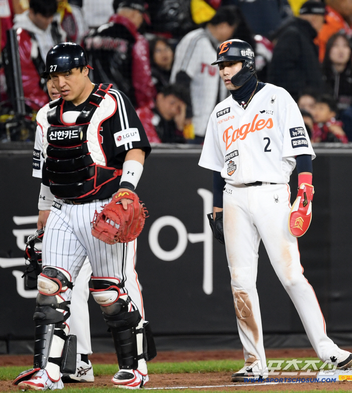  Park Dongwon, Shim Woojun, and Heebi. Crossed