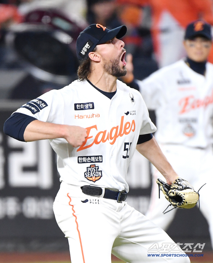  Roaring Weiss pitched 7 scoreless innings