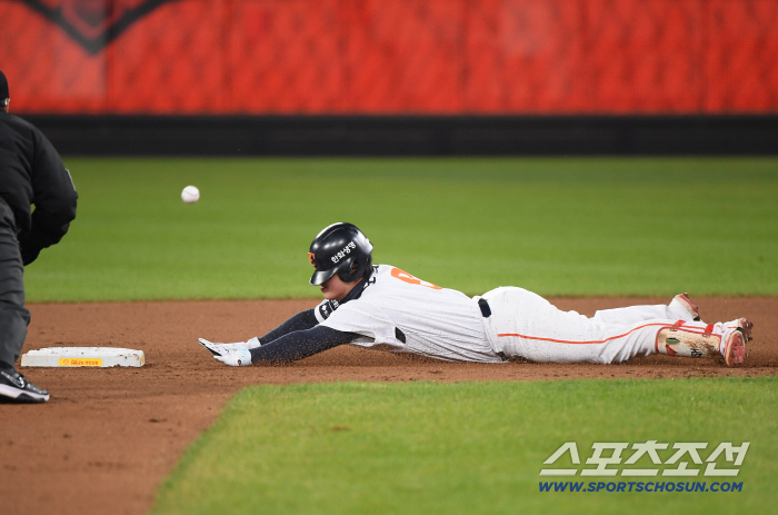  Roh Sihwan hit a double