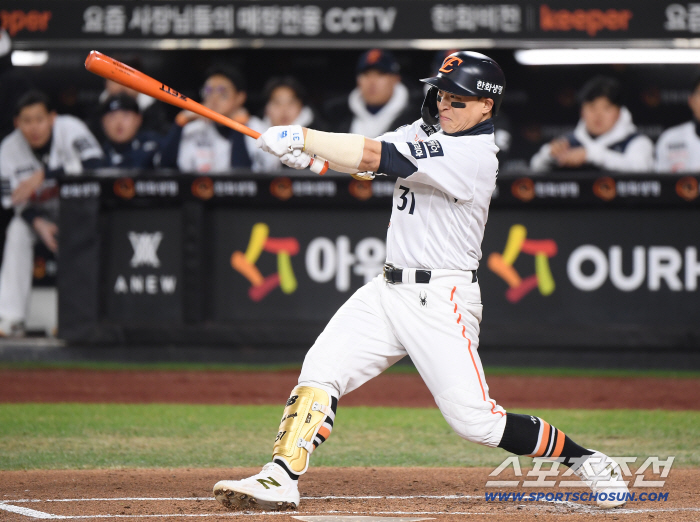  Son Ah-seop, the lead hitter who hits a hit