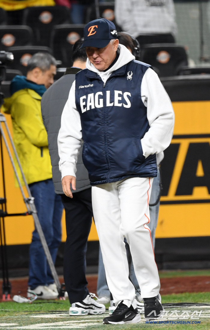  This is not what shocker Kim Kyung Moon is doing