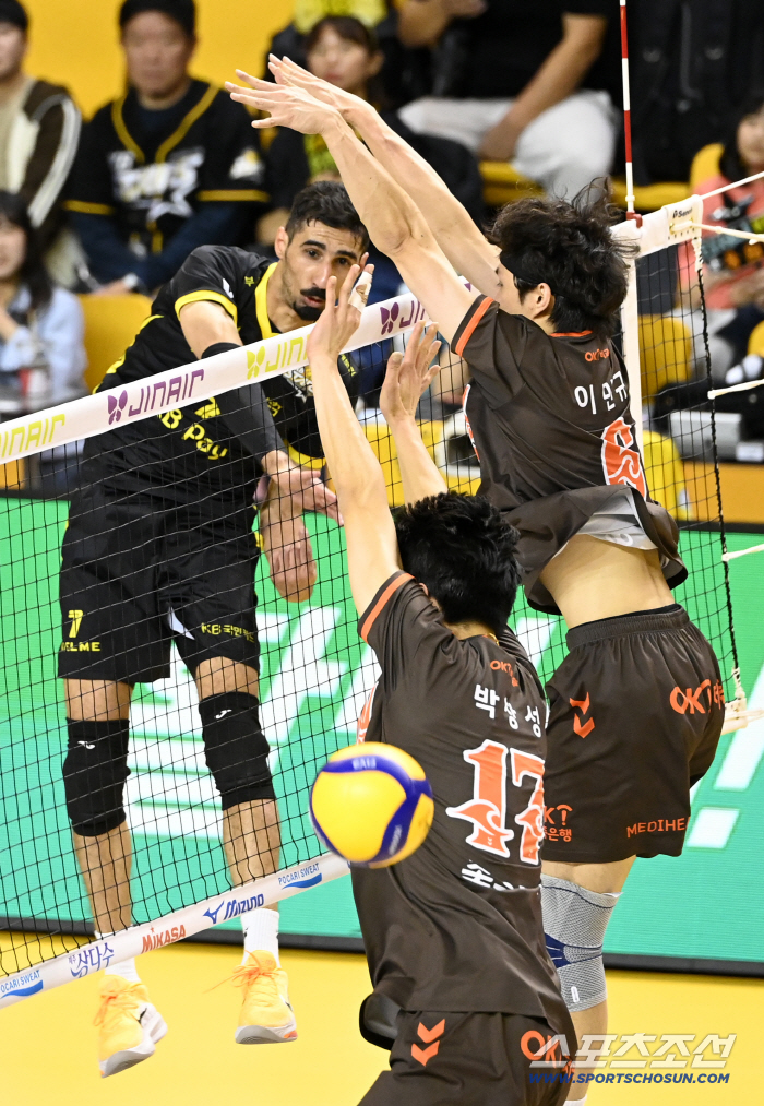  Yaqoob Spiked With Amazing Elasticity