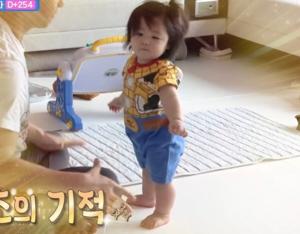 Shim Hyung Tak succeeded in standing alone on the 254th day of age..I was choked up by the storm's growth (Sudol)