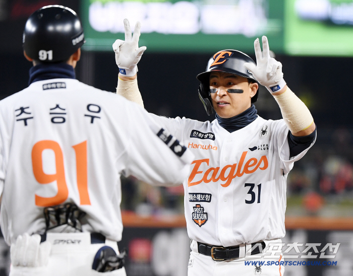 Son Ah-seop's ghost is on me → KKK why I laughed even if I ate four strikeouts in four at-bats.. 