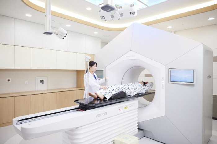 Soonchunhyang University Cheonan Hospital operates the first female cancer-only radiation cancer treatment device at a university hospital nationwide