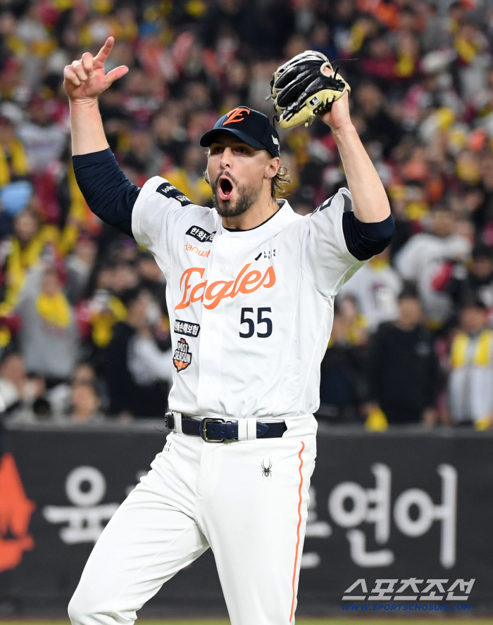 'The 35-year-old captain who burst into tears... Even if it's made into a drama, it's going to get criticized.'