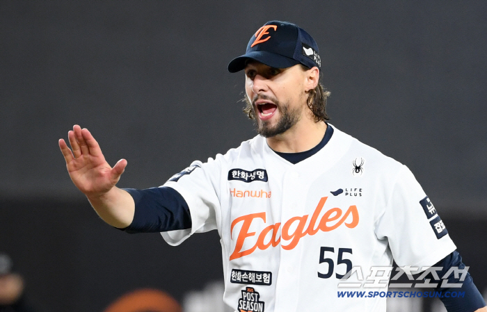 'The 35-year-old captain who burst into tears... Even if it's made into a drama, it's going to get criticized.'