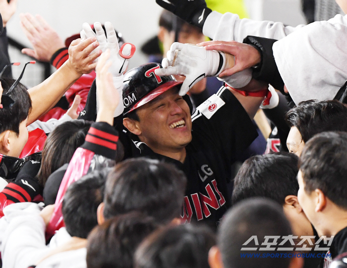 'The 35-year-old captain who burst into tears... Even if it's made into a drama, it's going to get criticized.'