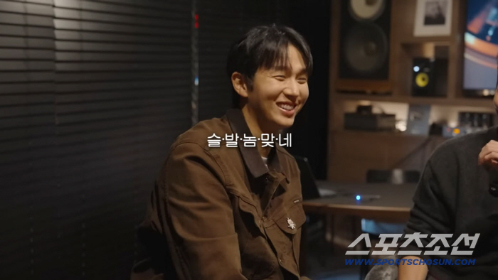 Im Seul-ong, IU became a slouchy guy while pinching her cheeks...You'll get a nickname after the nagging performance