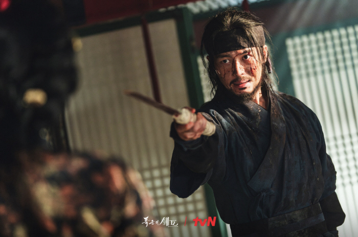 Is it only Lee Chaemin who burst out? Lee Ju-an tyrant's chef has risen..Holding a fan meeting