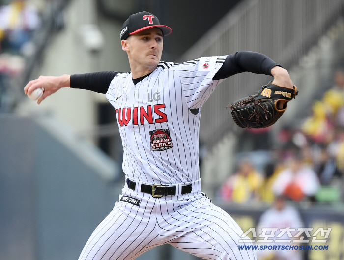 Kim Hyun-soo, Moon Bo-kyung, Austin's miraculous turnaround lineup remains the same. There were nine starters unchanged until Game 5
