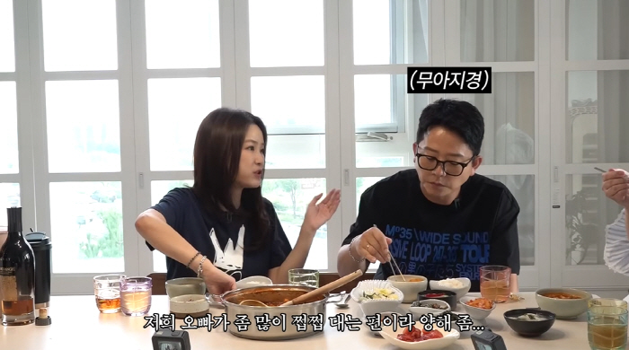 Kim Ji-min and Kim Jun-ho ♥ There is no table manners at the sound of chewing..I hate it, but I won't fix it