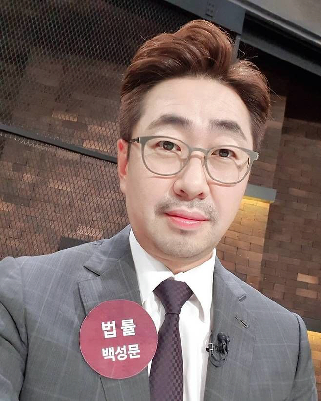 Lawyer Baek Sung-moon dies after fighting cancer...He was 52 years old