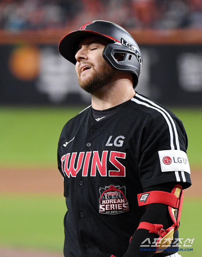  Austin strikes out with full base chance