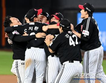 Cheering LG Twins, it's a combined win!