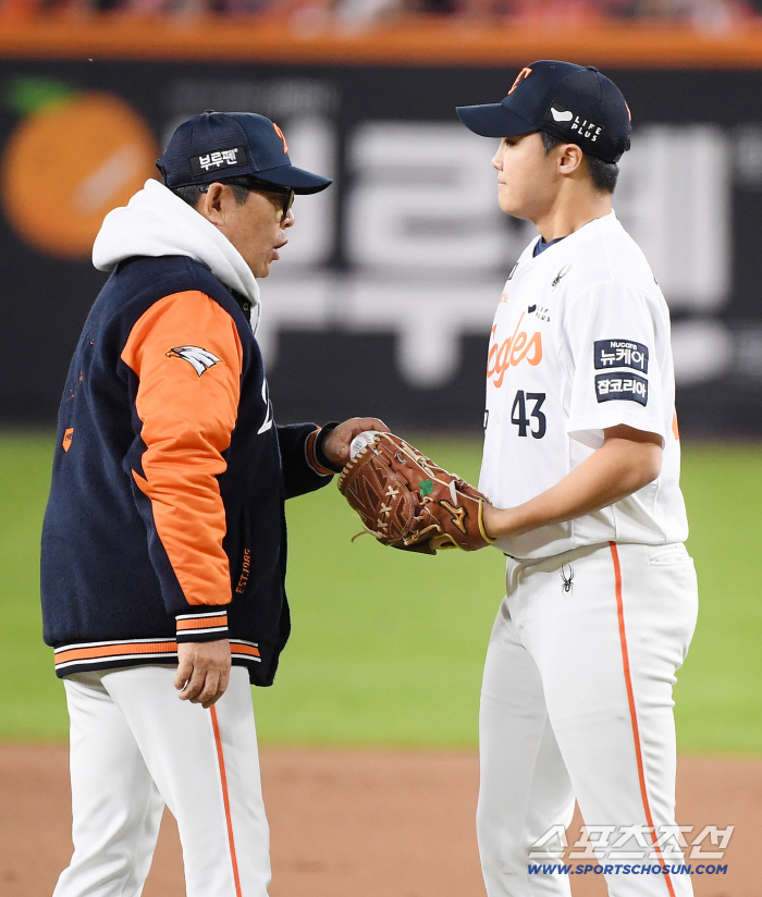 Coach Yang Sang-moon replaced Moon Dong-ju in 1 inning