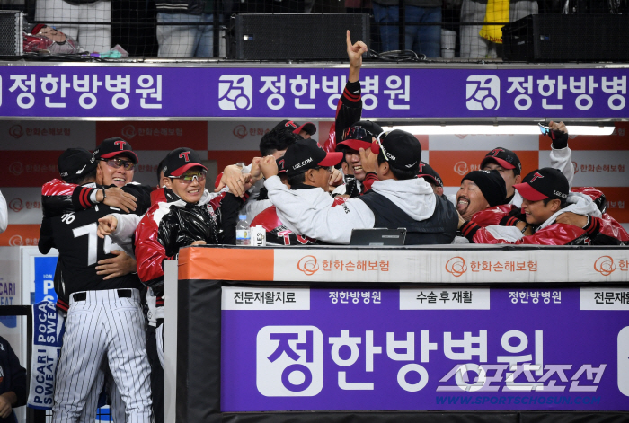  Coach Yeom Kyung-yeop won the combined championship