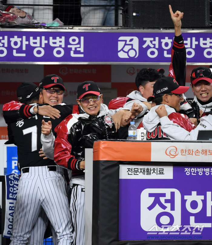  Coach Yeom Kyung-yeop won the combined championship