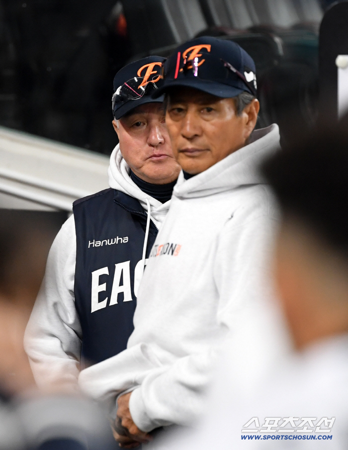  Director Kim Kyung-moon is desperate