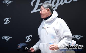 Director Kim Kyung-moon's interview is over