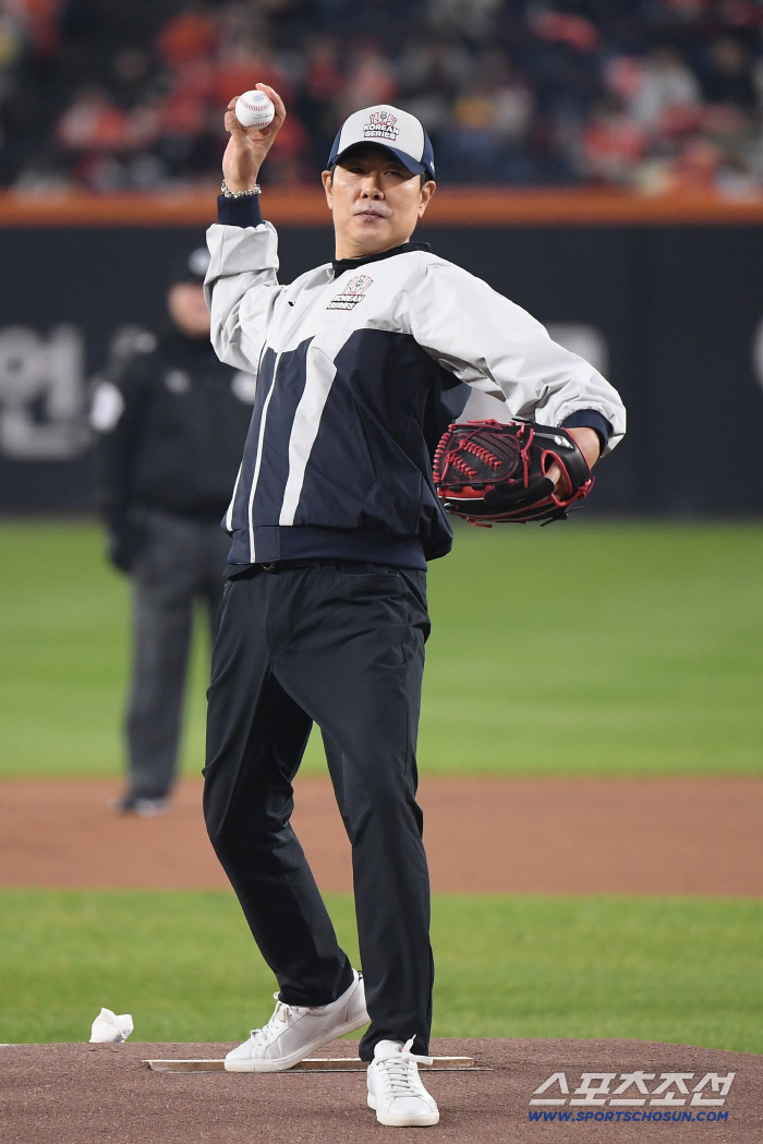  Hanwha legend Jung Minchul's first pitch