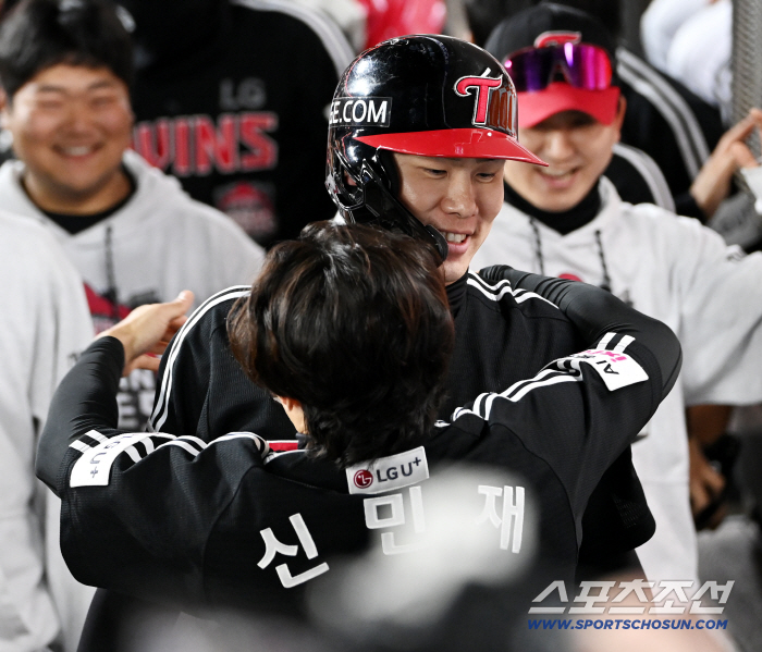  A hot hug with Hong Chang-ki and Shin Min-jae