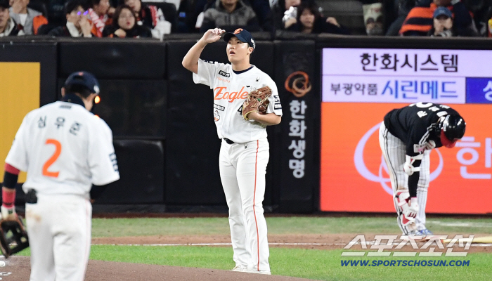  Jung Woo-joo allowed full bases with no outs
