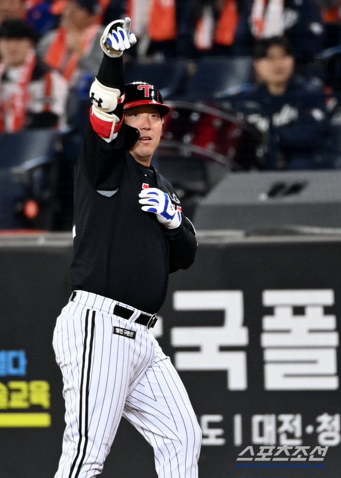 Kim Hyun-soo, first RBI timely hit!