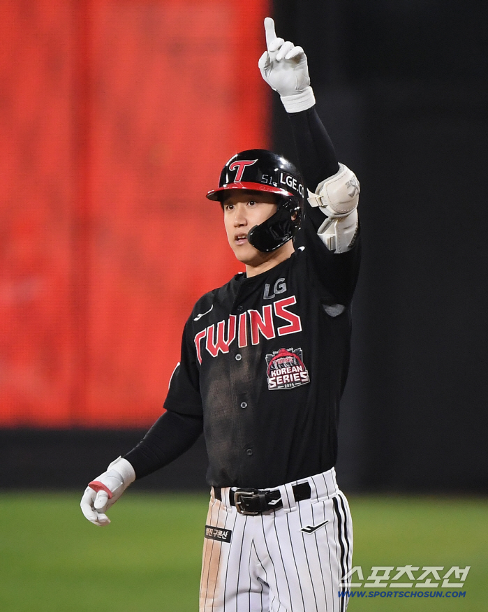  Koo Bonhyuk wielding a hard blow