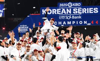 The Korean Series winner, Captain Park Hae Min, is a rinsing of joy