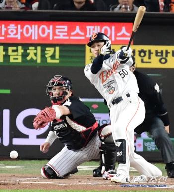 Lee Won-seok's RBI infield grounder to tie the score