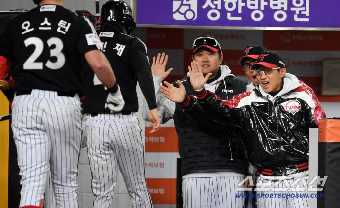  Let's go with director Yeom Kyung-yeop