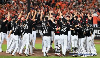 LG cheers for achieving unified championship