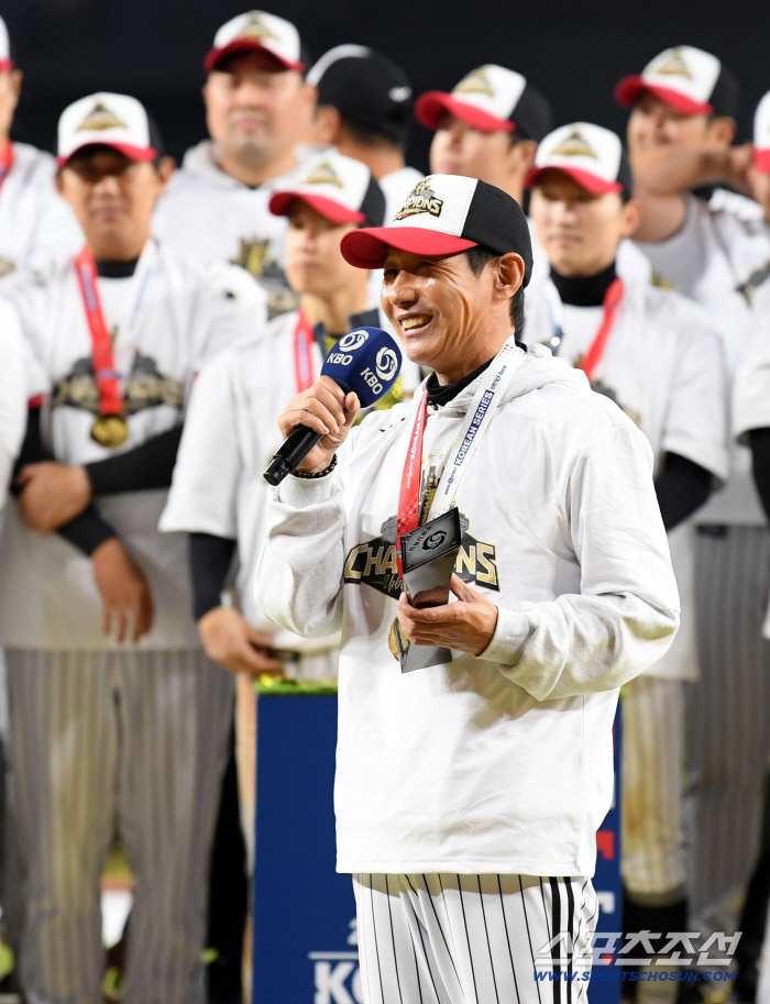  LG manager Yeom Kyung-yeop won the Best Director Award