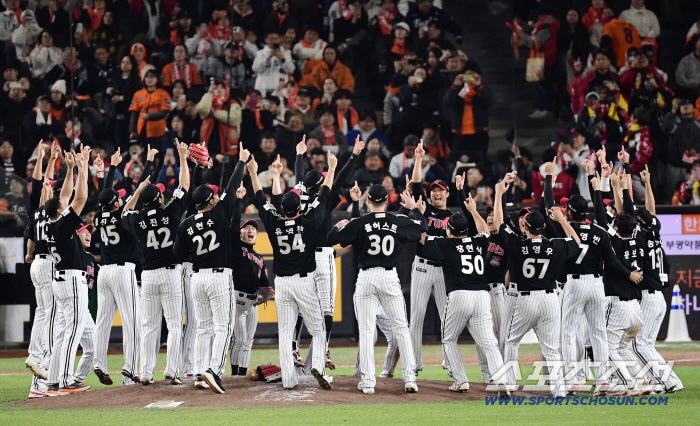  LG Twins achieved a thrilling unified championship