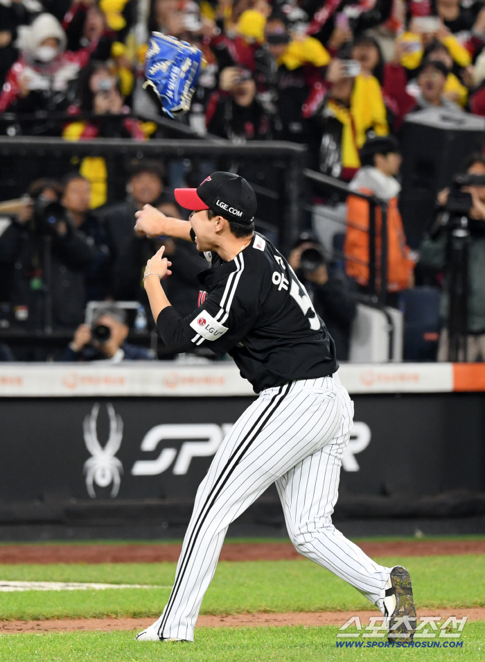  LG Twins closer Yoo Young-chan achieved an integrated victory